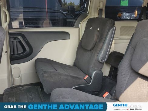 Used 2011 Chrysler Town & Country Touring image 20
