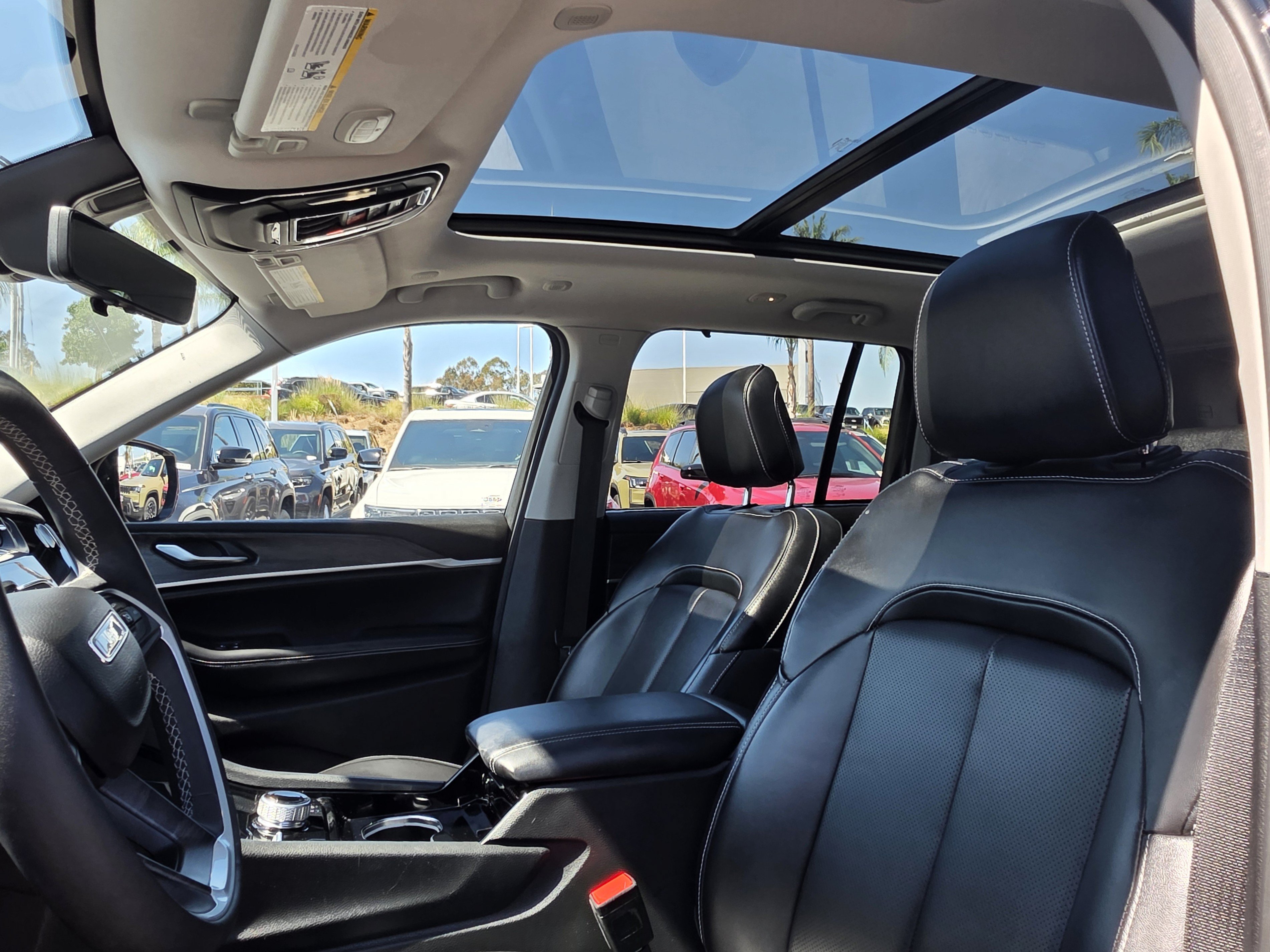 Certified 2023 Jeep Grand Cherokee 4WD 4xe w/ Luxury Tech Group II image 17