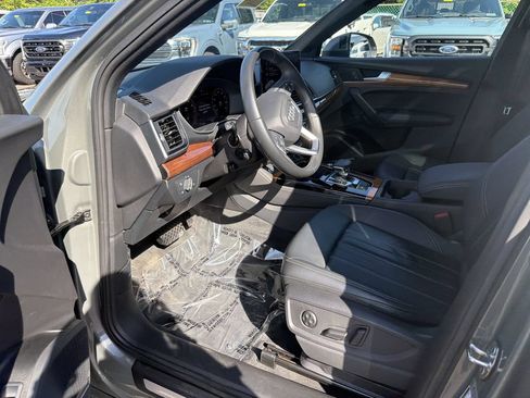 Used 2023 Audi Q5 2.0T Premium Plus w/ Premium Plus Package AWD/4WD image 11