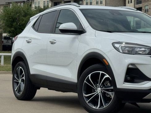 Used 2023 Buick Encore GX Select w/ Safety Package II image 3