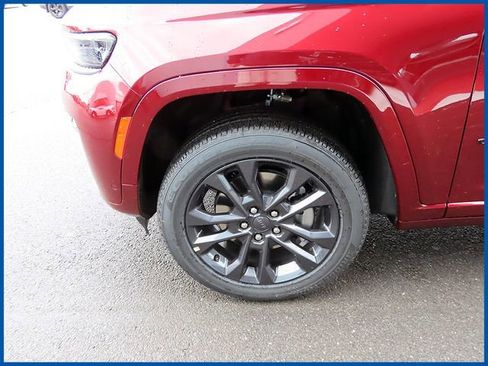New 2026 Jeep Grand Cherokee L Limited AWD/4WD image 4