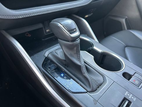 Used 2020 Toyota Highlander XLE FWD image 27