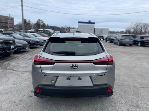 Used 2019 Lexus UX 200 w/ Premium Package FWD image 4