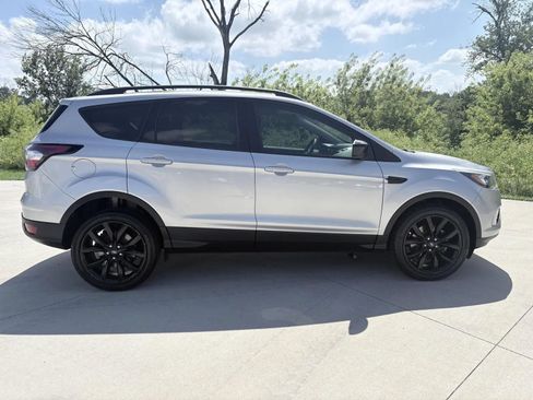 Used 2018 Ford Escape SE w/ SE Sport Appearance Package AWD/4WD image 4