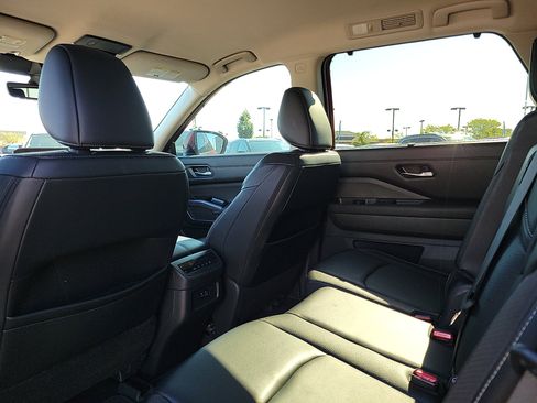 Certified 2023 Nissan Pathfinder SL AWD/4WD image 14