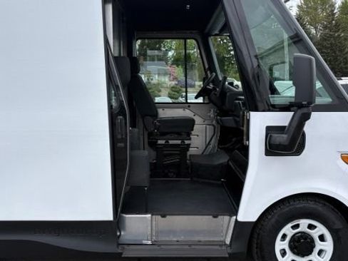 Used 2024 Chevrolet Brightdrop 400 w/ Commercial Equipment Package AWD/4WD image 16