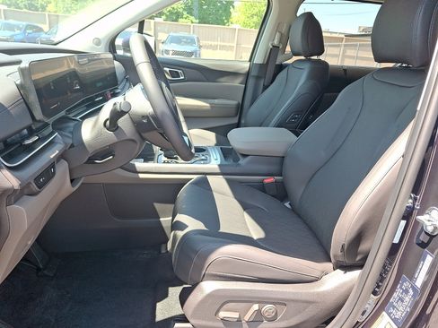 New 2026 Kia Carnival EX FWD image 9