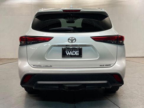 Used 2021 Toyota Highlander XLE AWD/4WD image 5