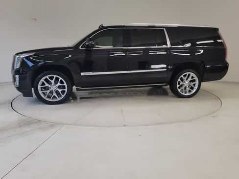 Used 2017 Cadillac Escalade ESV Premium Luxury image 2