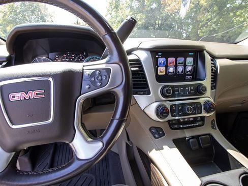 Used 2020 GMC Yukon XL SLT w/ Graphite Performance Edition image 14