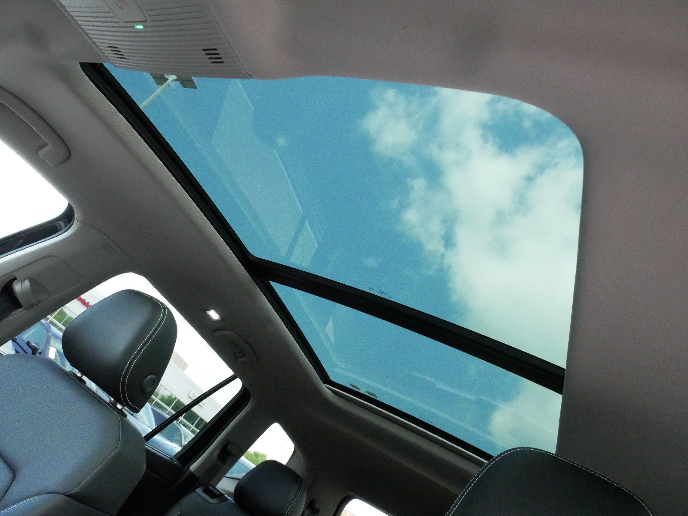 Certified 2024 Volkswagen Atlas SE w/ Panoramic Sunroof Package AWD/4WD image 33