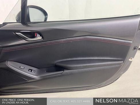 Used 2018 MAZDA MX-5 Miata Club RWD image 14