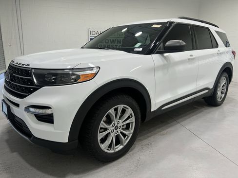 Used 2020 Ford Explorer XLT w/ Equipment Group 202A AWD/4WD image 4