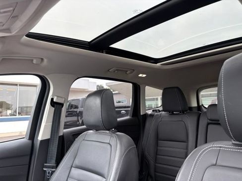 Used 2019 Ford Escape Titanium AWD/4WD image 3