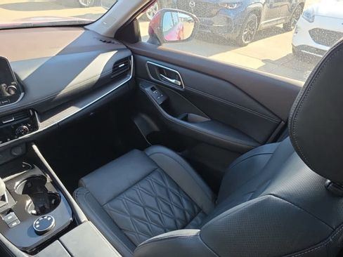 Used 2022 Nissan Rogue Platinum w/ Head-Up Display Package image 14