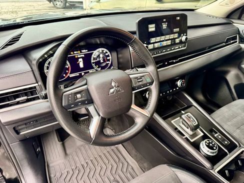 Used 2024 Mitsubishi Outlander SE image 10