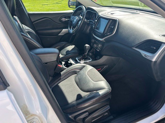 Used 2018 Jeep Cherokee Trailhawk w/ Comfort & Convenience Group AWD/4WD image 42