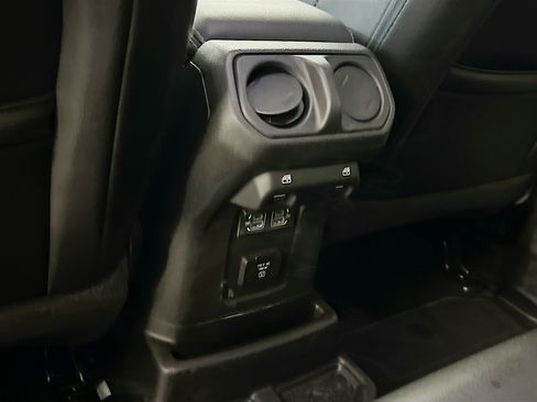 Used 2022 Jeep Wrangler Unlimited Sahara w/ Cold Weather Group AWD/4WD image 28