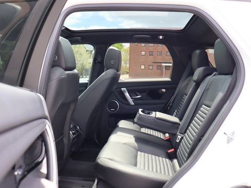 Used 2023 Land Rover Discovery Sport SE AWD/4WD image 14