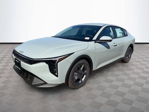 New 2026 Kia K4 LXS FWD image 3