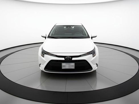 Used 2025 Toyota Corolla LE FWD image 2