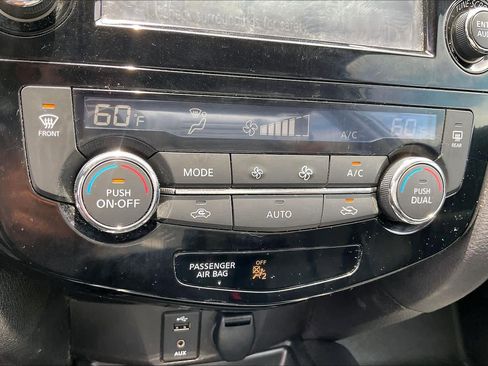 Used 2016 Nissan Rogue SL w/ SL Premium Package FWD image 34