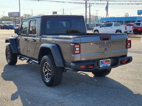 Used 2025 Jeep Gladiator Rubicon w/ Convenience Group image 5