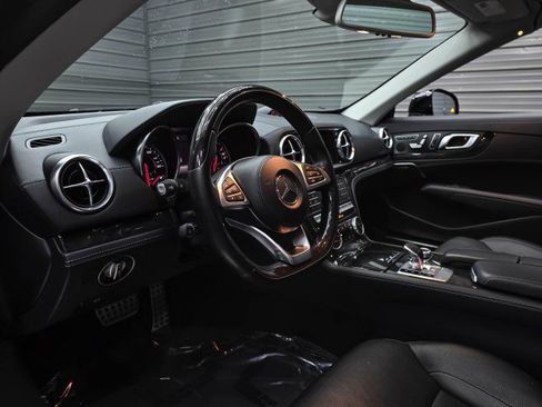 Used 2018 Mercedes-Benz SL 550 image 12