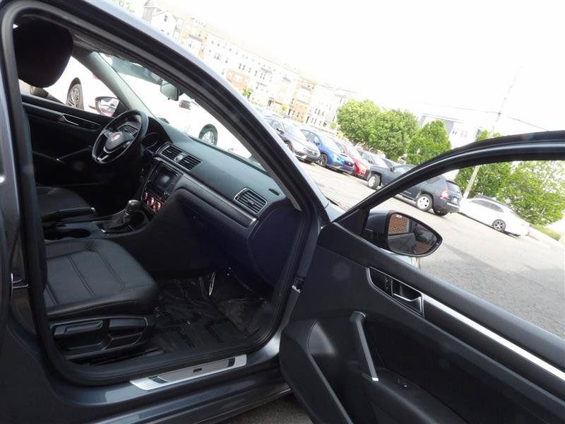 Used 2017 Volkswagen Passat 1.8T R-Line FWD image 13