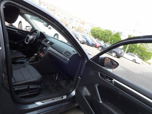 Used 2017 Volkswagen Passat 1.8T R-Line FWD image 13
