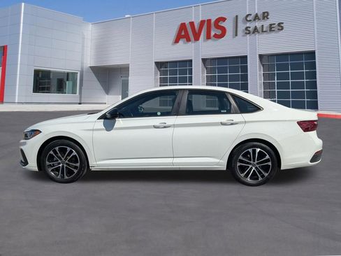 Used 2025 Volkswagen Jetta Sport FWD image 2