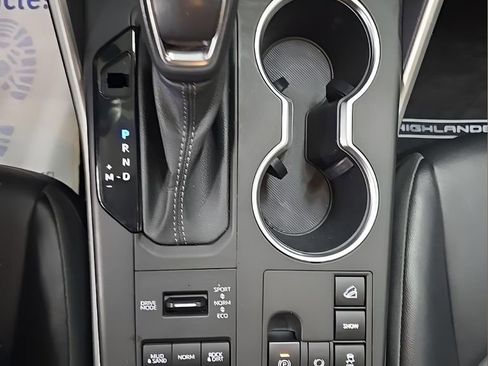 Used 2023 Toyota Highlander Limited image 23