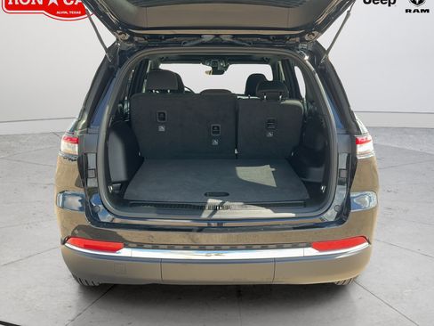 Used 2025 Jeep Grand Cherokee Laredo X RWD image 20