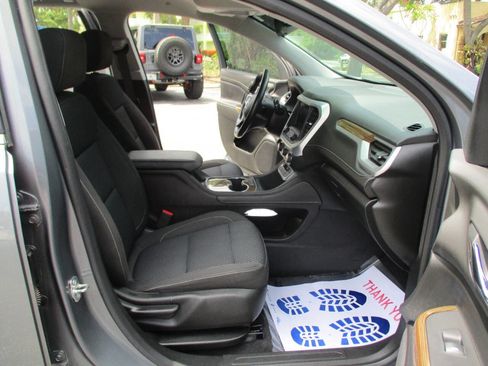 Used 2020 GMC Acadia SLE image 29