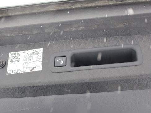 Used 2024 Toyota Sienna XLE image 19