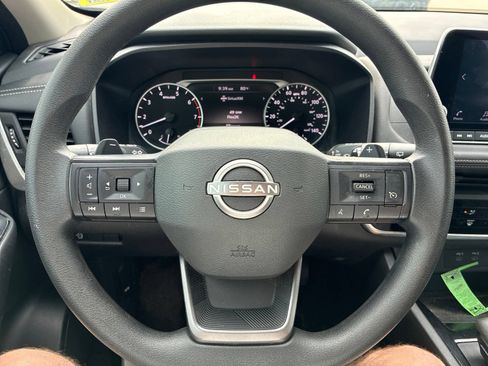Used 2025 Nissan Rogue S FWD image 10