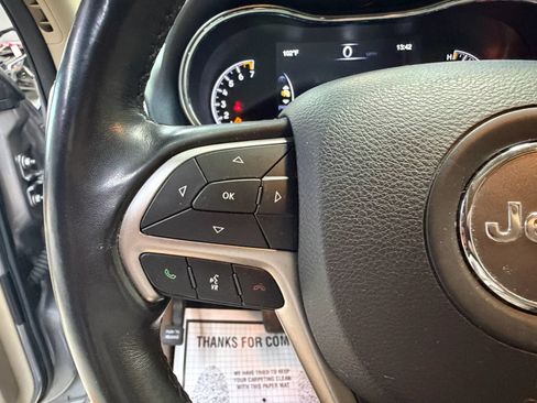 Used 2021 Jeep Grand Cherokee Laredo RWD image 29