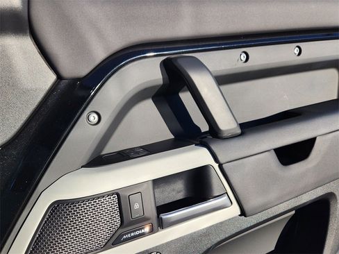 Used 2024 Land Rover Defender 110 S image 19