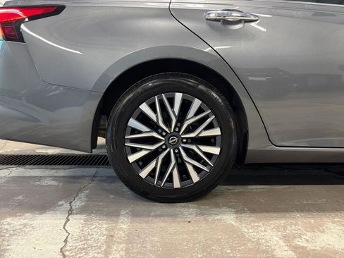 Used 2025 Nissan Altima 2.5 SV FWD image 31