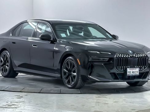 Used 2025 BMW i7 xDrive60 AWD/4WD image 9