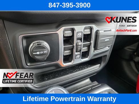 Used 2025 Jeep Wrangler Unlimited Sahara AWD/4WD image 41