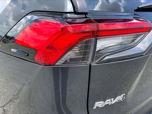 Used 2020 Toyota RAV4 XLE FWD image 28