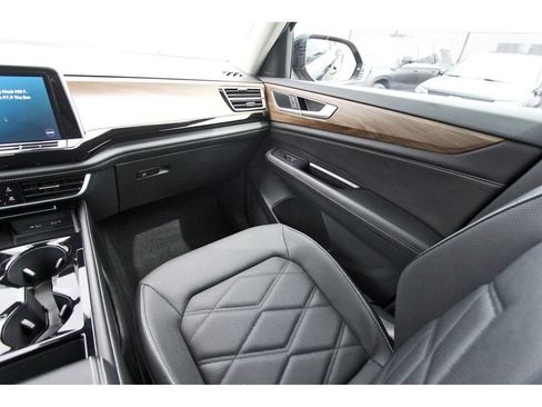 Used 2024 Volkswagen Atlas SE FWD image 10