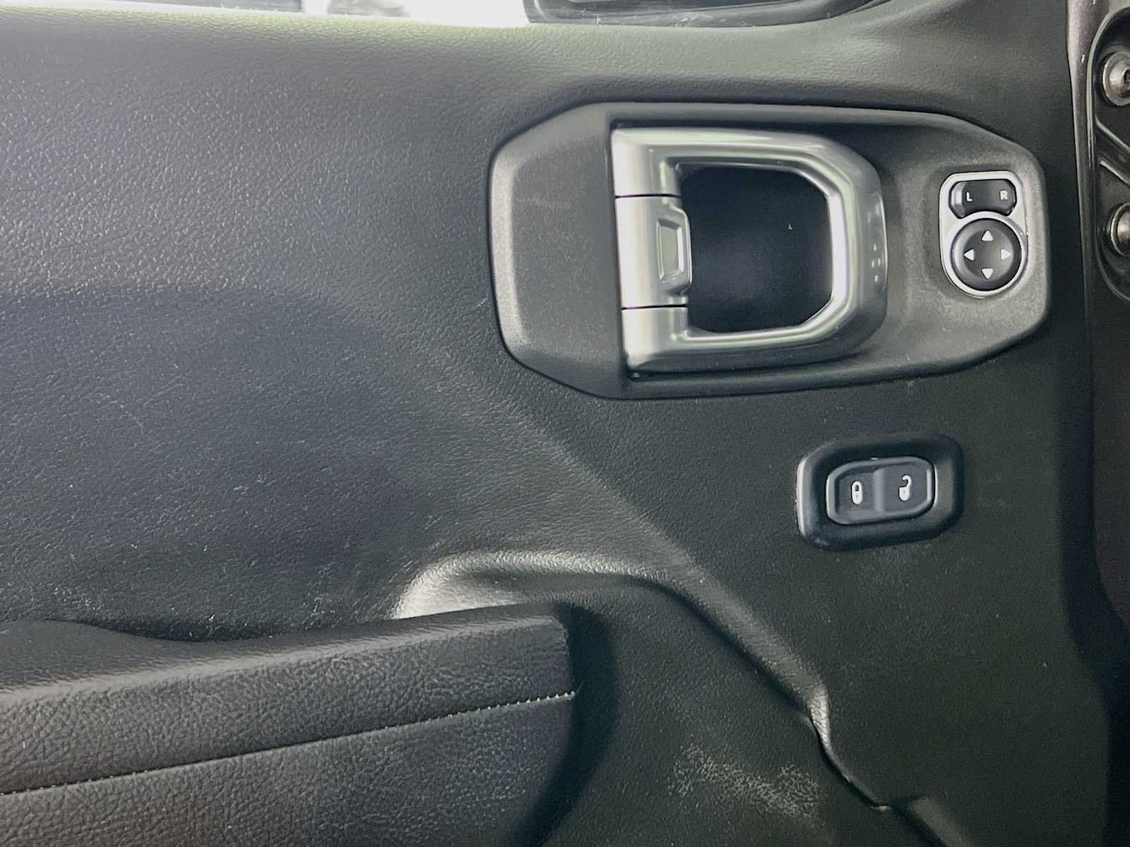Used 2024 Jeep Wrangler Unlimited AWD/4WD image 17