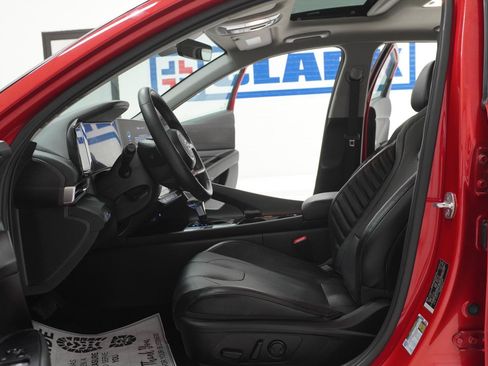 Used 2023 Hyundai Elantra Limited FWD image 5