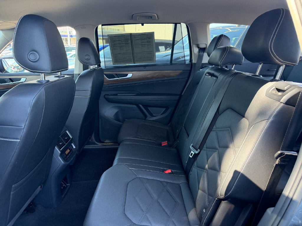 Used 2025 Volkswagen Atlas SE AWD/4WD image 26