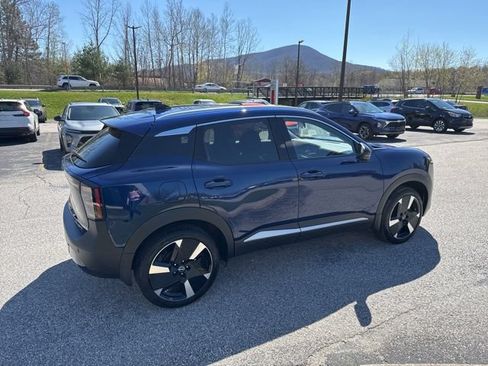 New 2026 Nissan Kicks SR w/ SR Premium Package AWD/4WD image 21