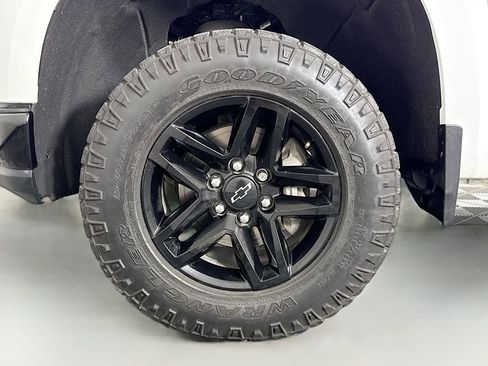 Used 2020 Chevrolet Silverado 1500 LT Trail Boss image 30