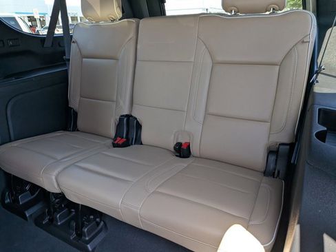 Used 2023 Chevrolet Suburban Premier AWD/4WD image 28