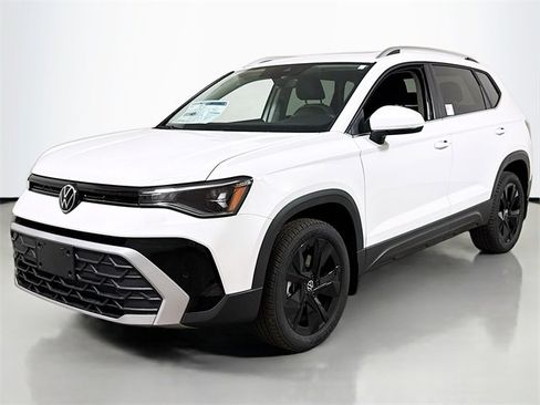 New 2025 Volkswagen Taos SE image 1